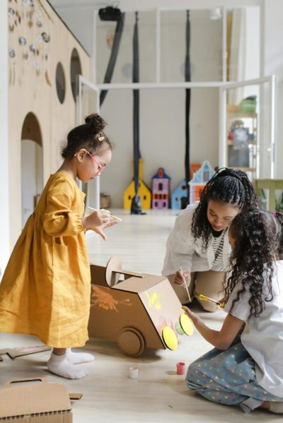 teacher using montessori method